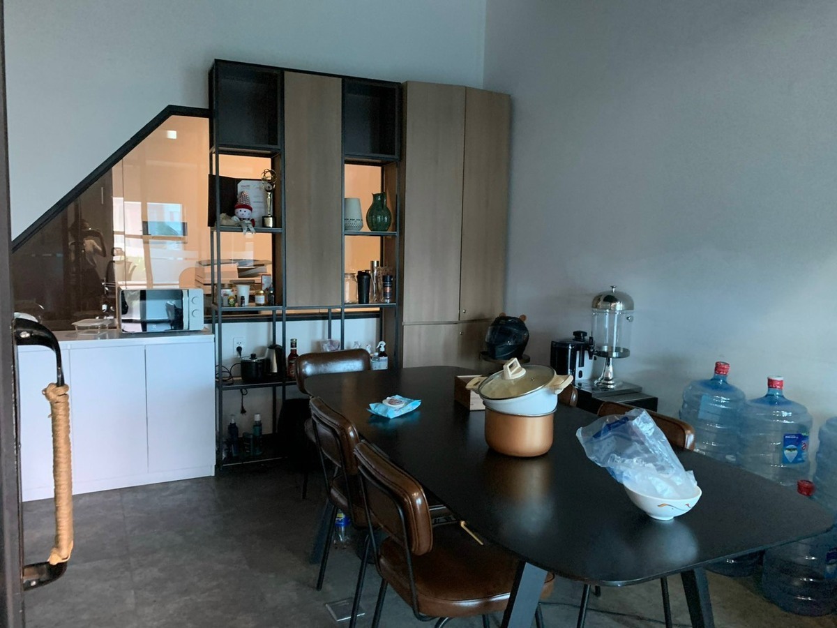 Văn Phòng Quận 2 Cho Thuê 75m2 Tại Dự Án The Sun Avenue Giá 23 tr/tháng Sẵn Bàn Ghế làm Việc Có Phòng Họp