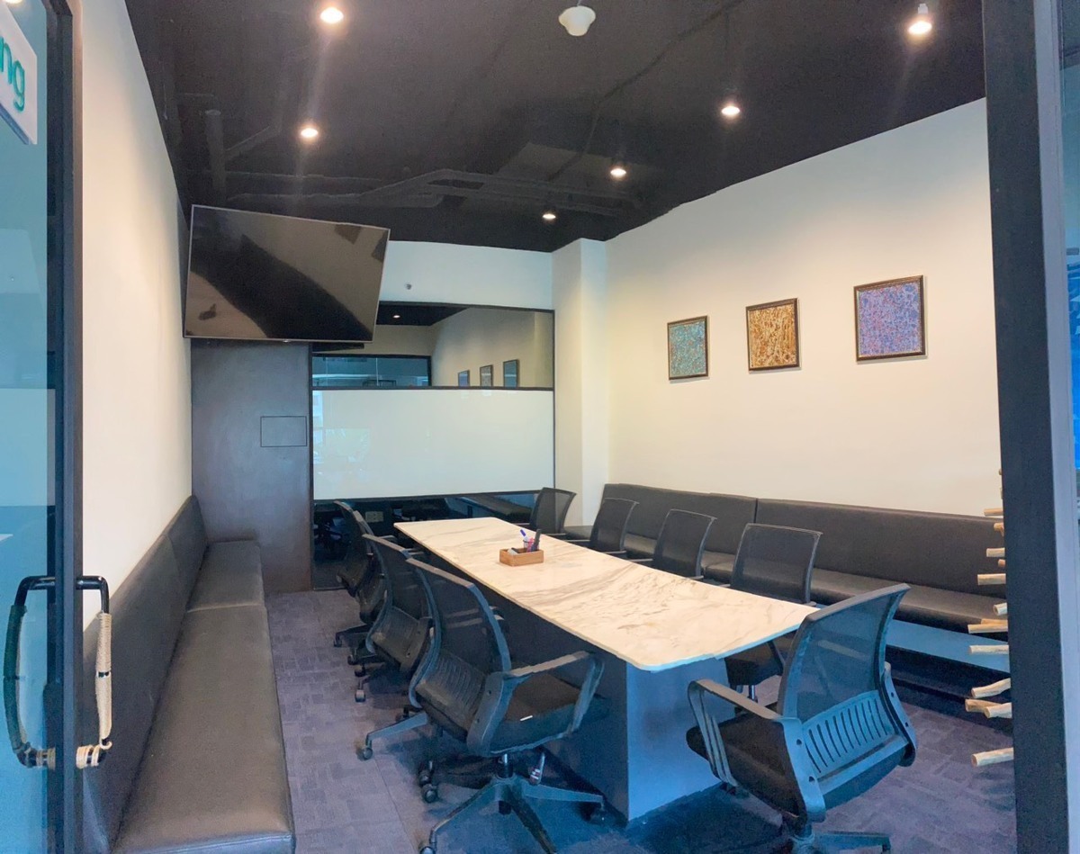 Văn Phòng Quận 2 Cho Thuê 75m2 Tại Dự Án The Sun Avenue Giá 23 tr/tháng Sẵn Bàn Ghế làm Việc Có Phòng Họp