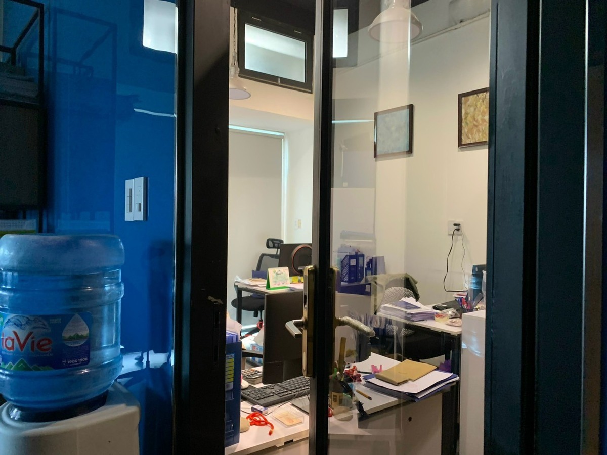 Văn Phòng Quận 2 Cho Thuê 75m2 Tại Dự Án The Sun Avenue Giá 23 tr/tháng Sẵn Bàn Ghế làm Việc Có Phòng Họp