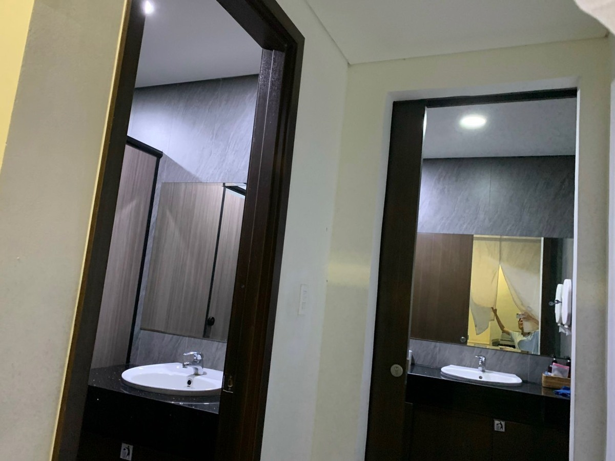 Văn Phòng Quận 2 Cho Thuê 75m2 Tại Dự Án The Sun Avenue Giá 23 tr/tháng Sẵn Bàn Ghế làm Việc Có Phòng Họp