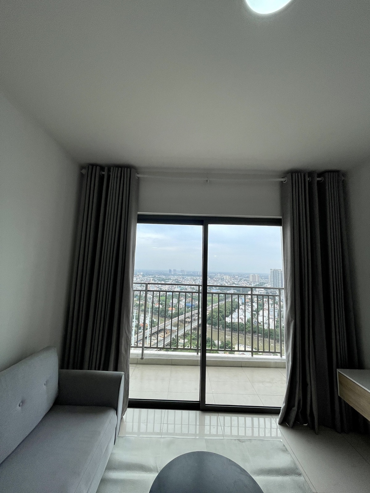 Cho Thuê 3 Phòng Ngủ Quận 2 Chung cư The SUn Avenue Với Nội Thất Đầy Đủ