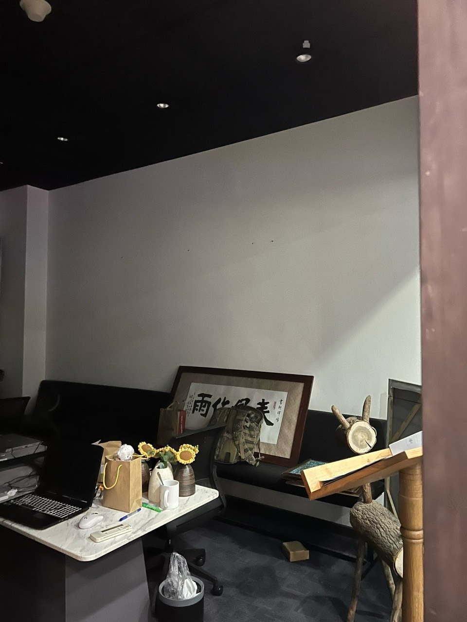 Văn Phòng Quận 2 Cho Thuê 75m2 Tại Dự Án The Sun Avenue Giá 23 tr/tháng Sẵn Bàn Ghế làm Việc Có Phòng Họp