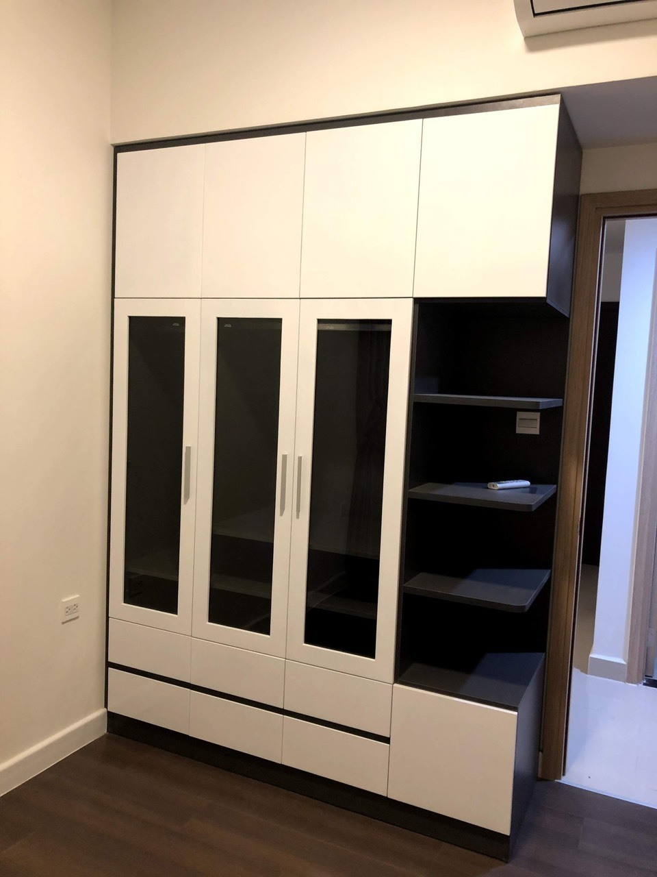 Cho Thuê Căn Hộ The Sun Avenue Full Nội Thất 2 Phòng Ngủ- 75m2 View Sông Sài Gòn