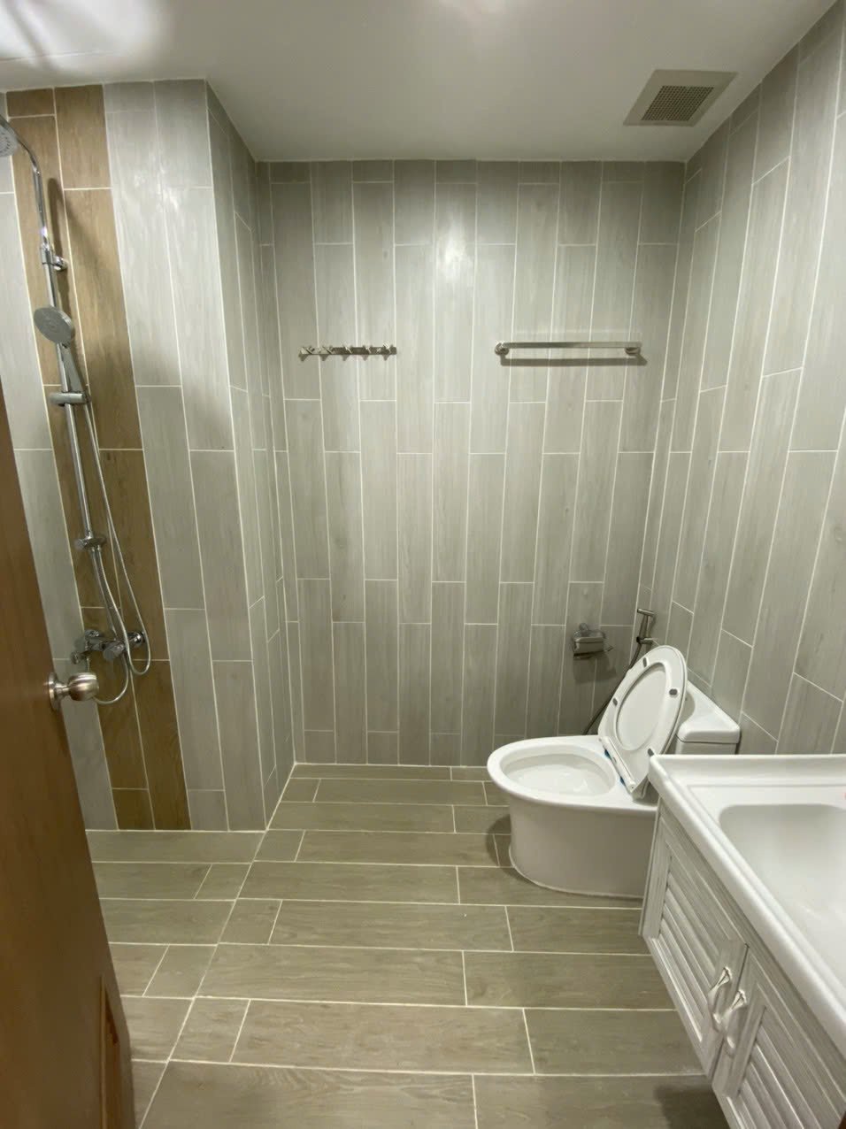 Cần Cho Thuê Văn Phòng Full Bàn Ghế Giá 12tr/tháng - 45m2