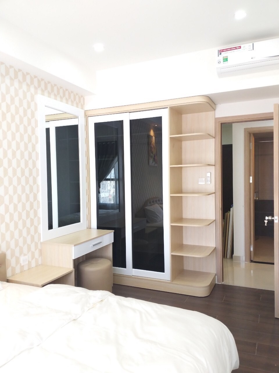 The Sun Avenue Cho Thuê Căn 2 Phòng Ngủ Có Nội Thất , 73m2