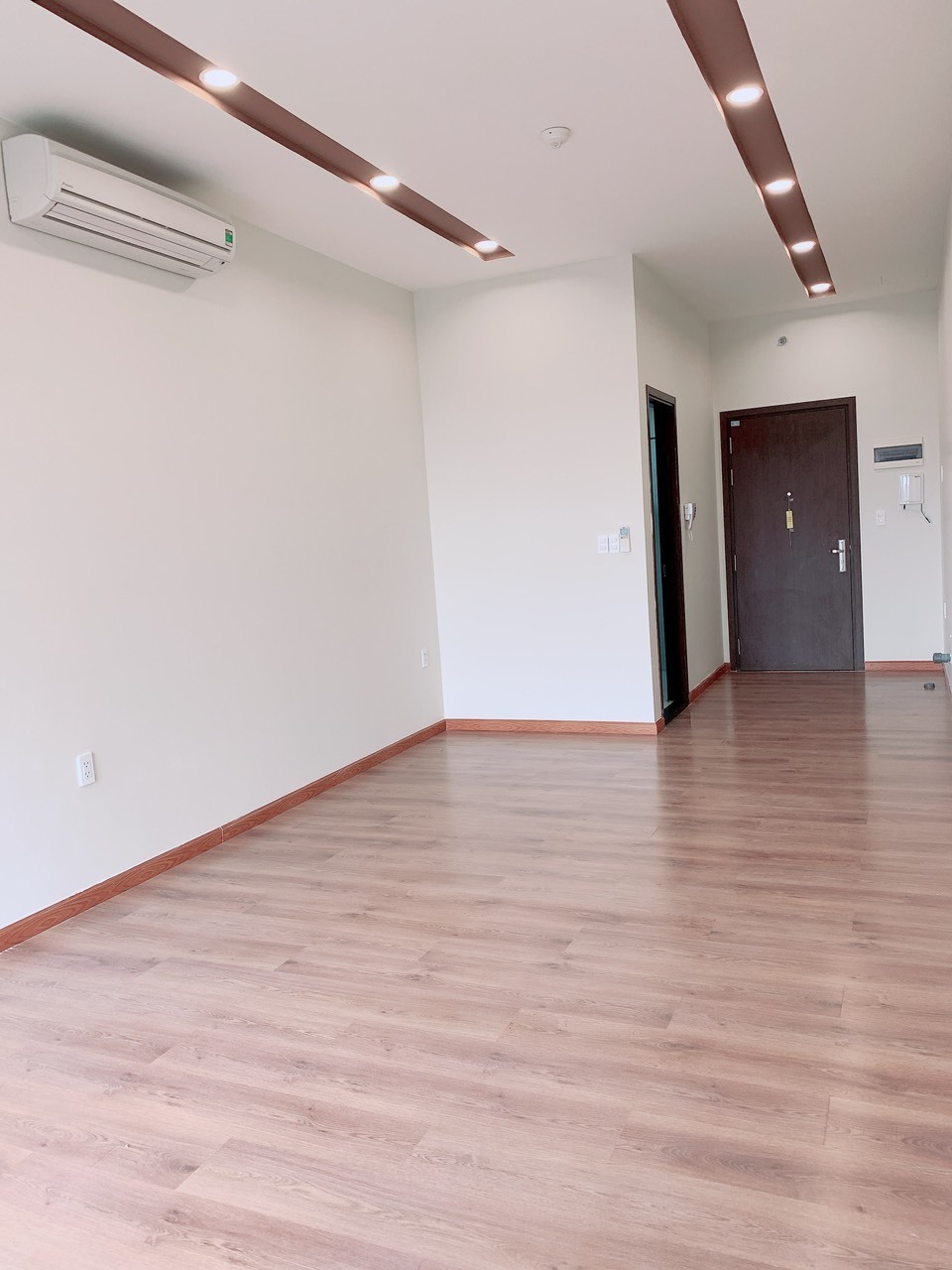 Bán Căn Officetel 32m2 The Sun Avenue Giá 2,5 Tỷ, Bao Hết