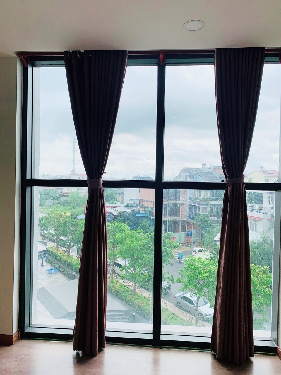 Bán Căn Officetel 32m2 The Sun Avenue Giá 2,5 Tỷ, Bao Hết