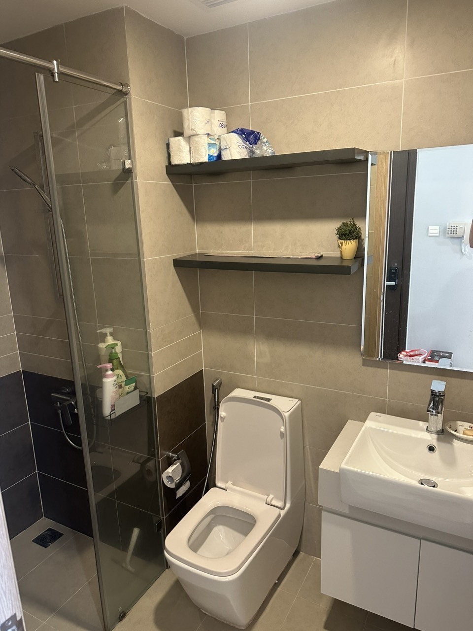 Cho Thuê Căn Hộ Studio Chung Cư The Sun Avenue - 31m2 Nhà Thiết Kế Đẩy Đủ Nội Thất Ở