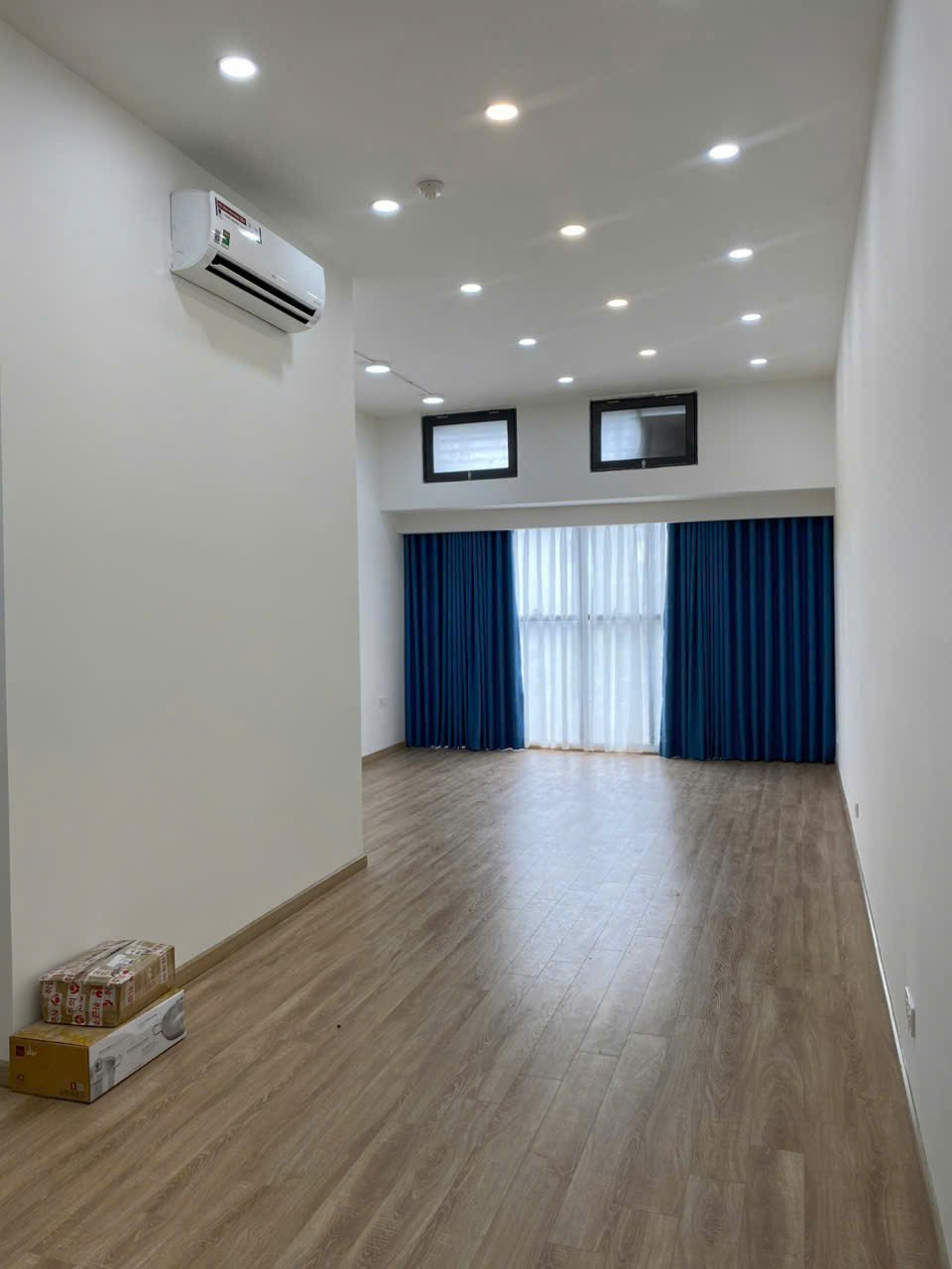 Văn Phòng 48m2 Cần Cho Thuê The Sun Avenue