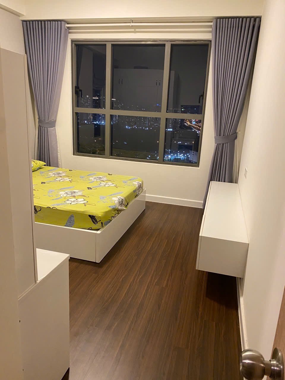 Cho Thuê căn hộ 3 Phòng ngủ -2 WC The Sun Avenue Giá 21 Triệu Diện Tích 90m2