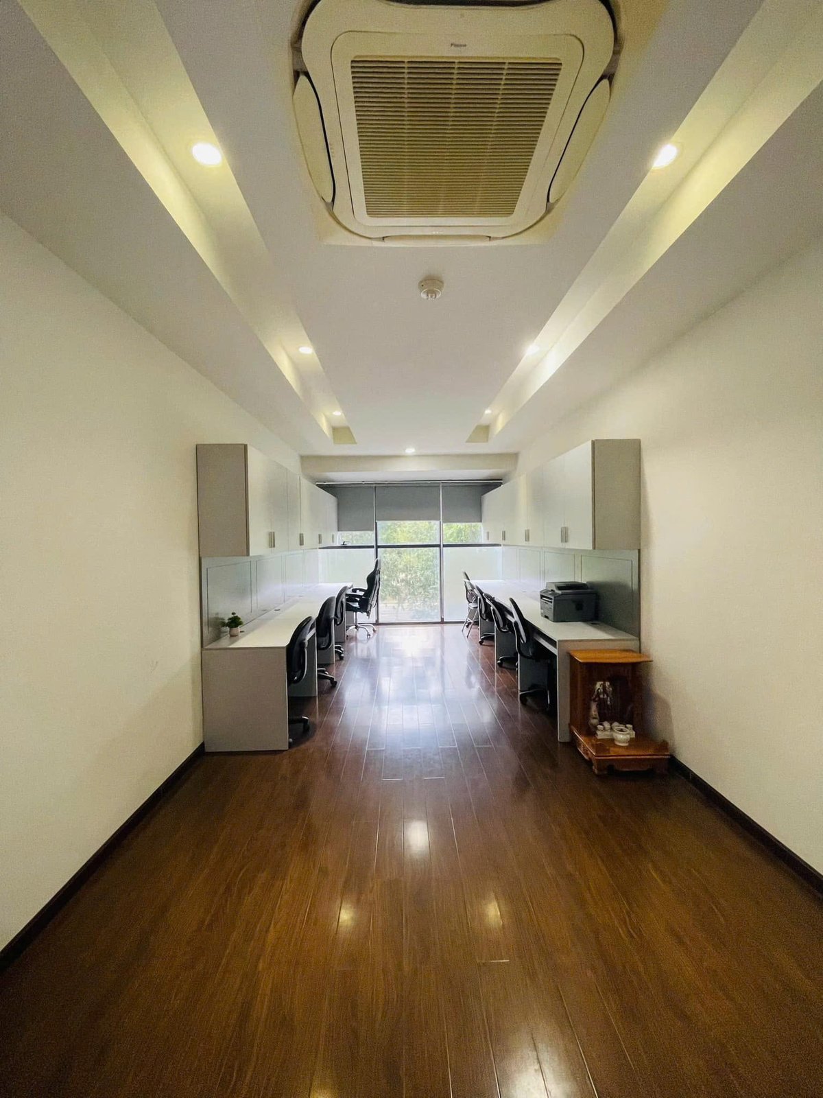 Cho Thuê Văn Phòng The Sun Avenue Có Sẵn Ít Nội Thất