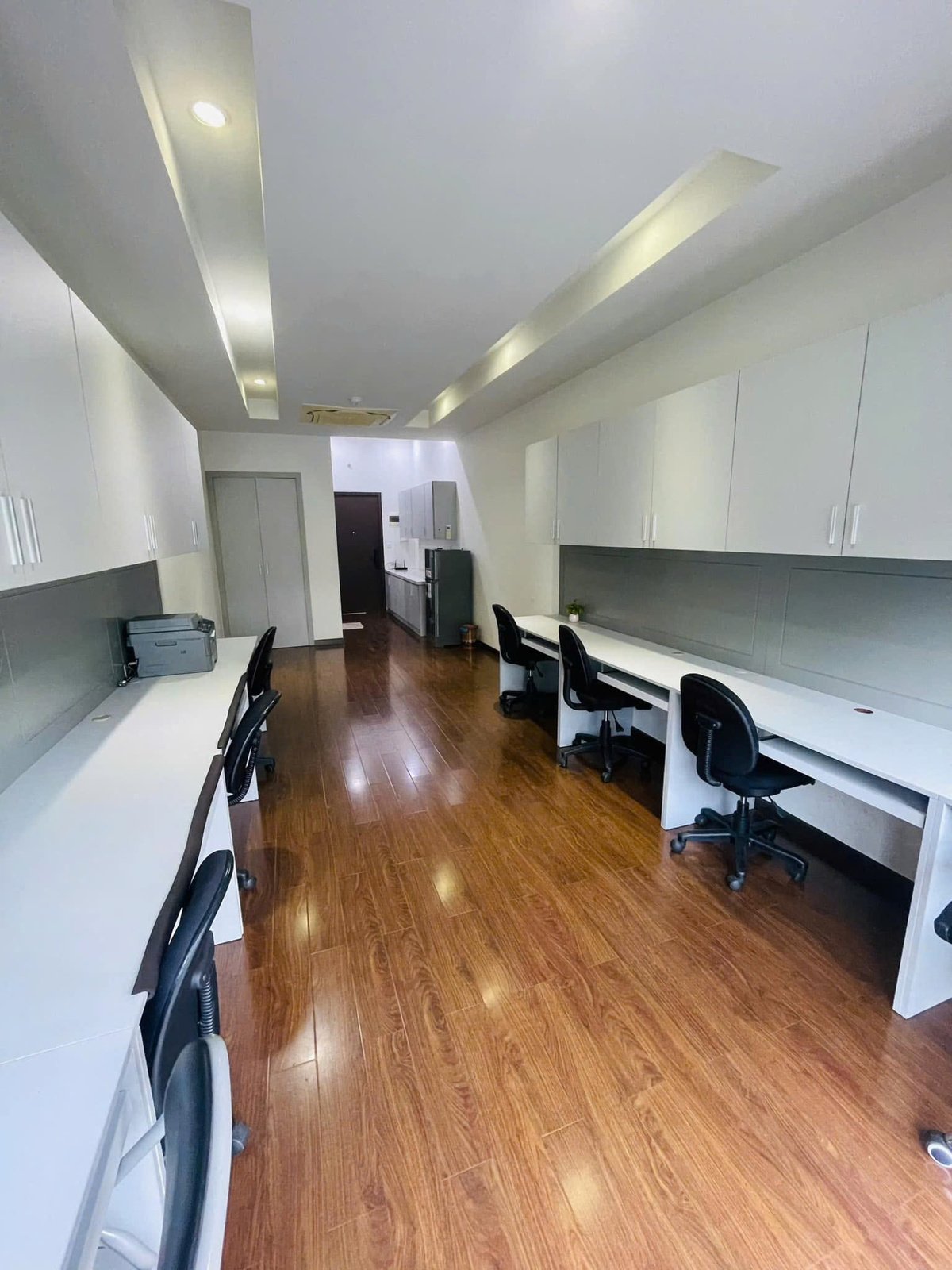 Cho Thuê Văn Phòng The Sun Avenue Có Sẵn Ít Nội Thất