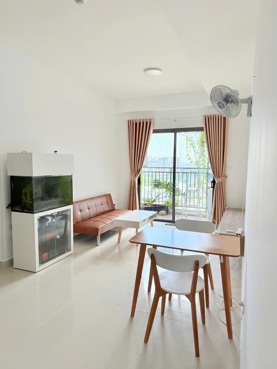 Cho Thuê Căn Hộ 2 Phòng Ngủ + 1 Phòng Làm Việc 80m2 The Sun Avenue