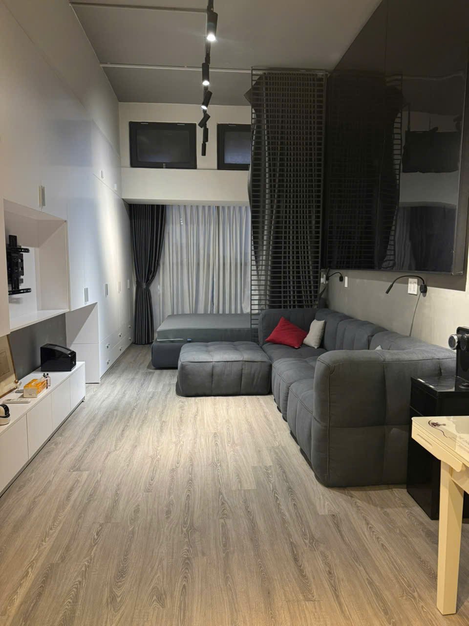 Cần Bán Căn Hộ Studio Tại The Sun Avenue, 35m2 - Giá 2,5 Tỷ