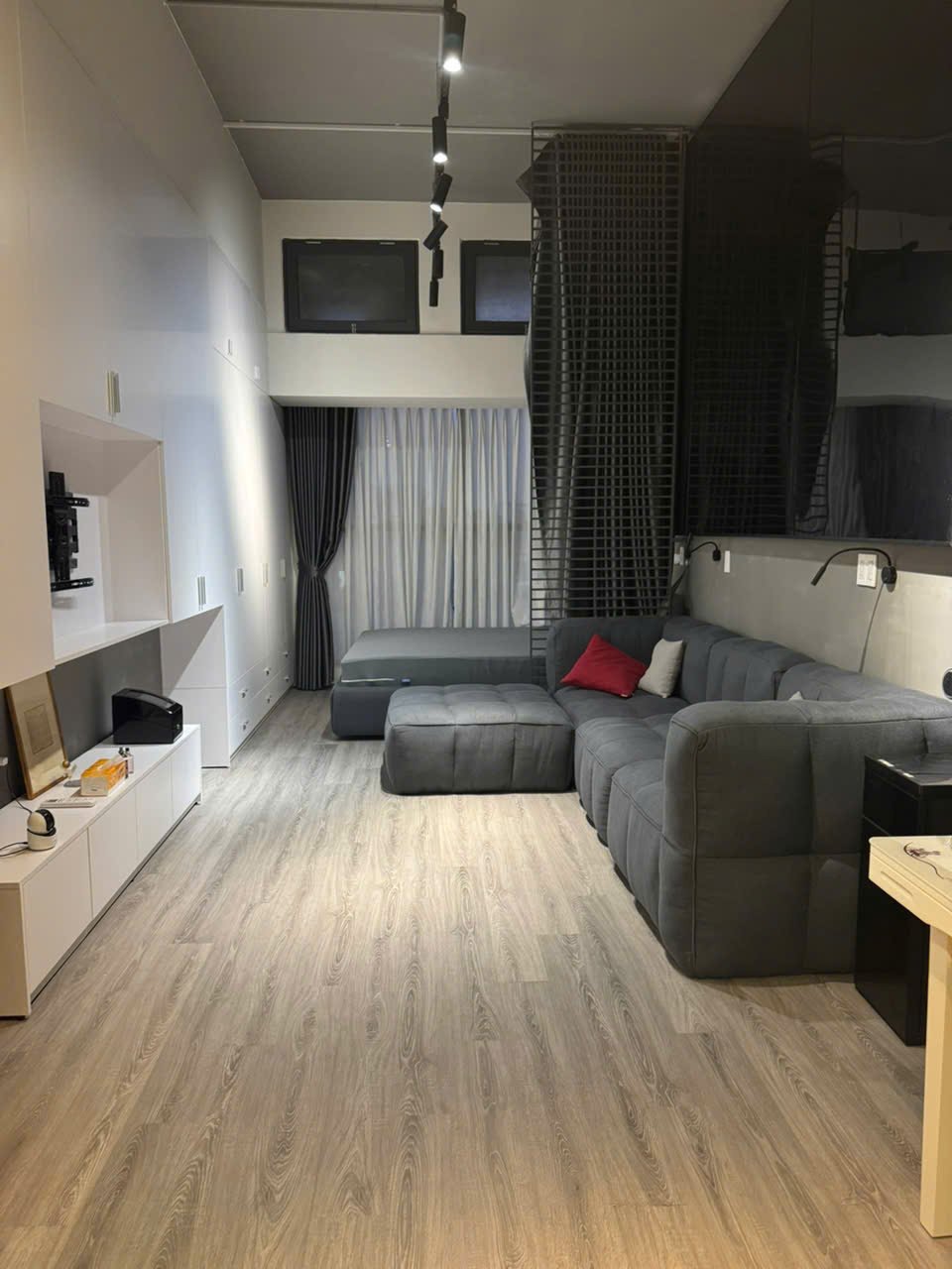 Cần Bán Căn Hộ Studio Tại The Sun Avenue, 35m2 - Giá 2,5 Tỷ