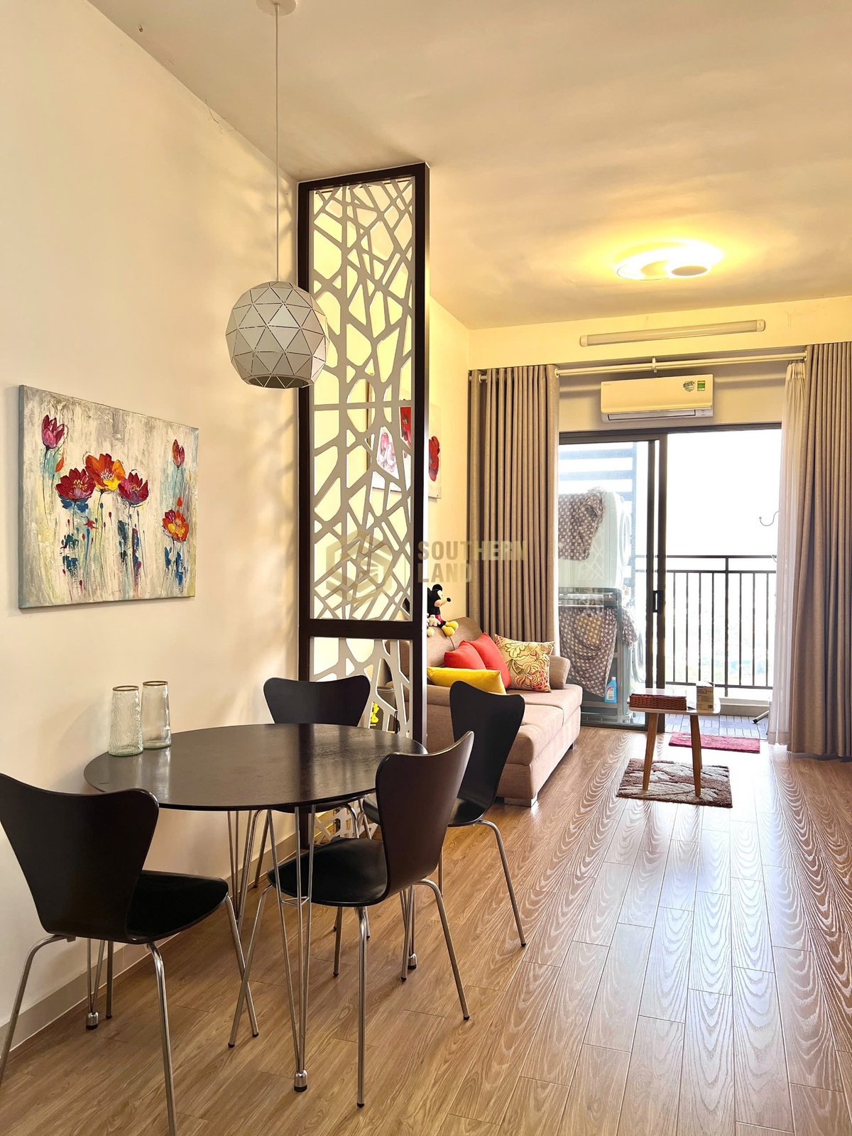 Căn Hộ 2 Phòng Ngủ, 56m2 Cần Cho Thuê The Sun Avenue