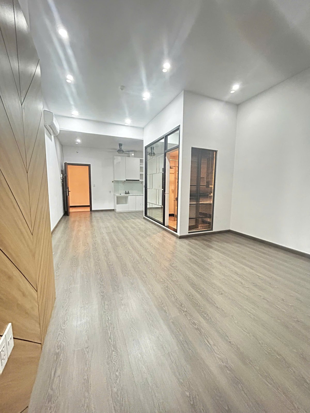 Văn Phòng The Sun Avenue Cho Thuê Nội Thất Cơ Bản GIá Chỉ 10tr/tháng Diện Tích 40m2