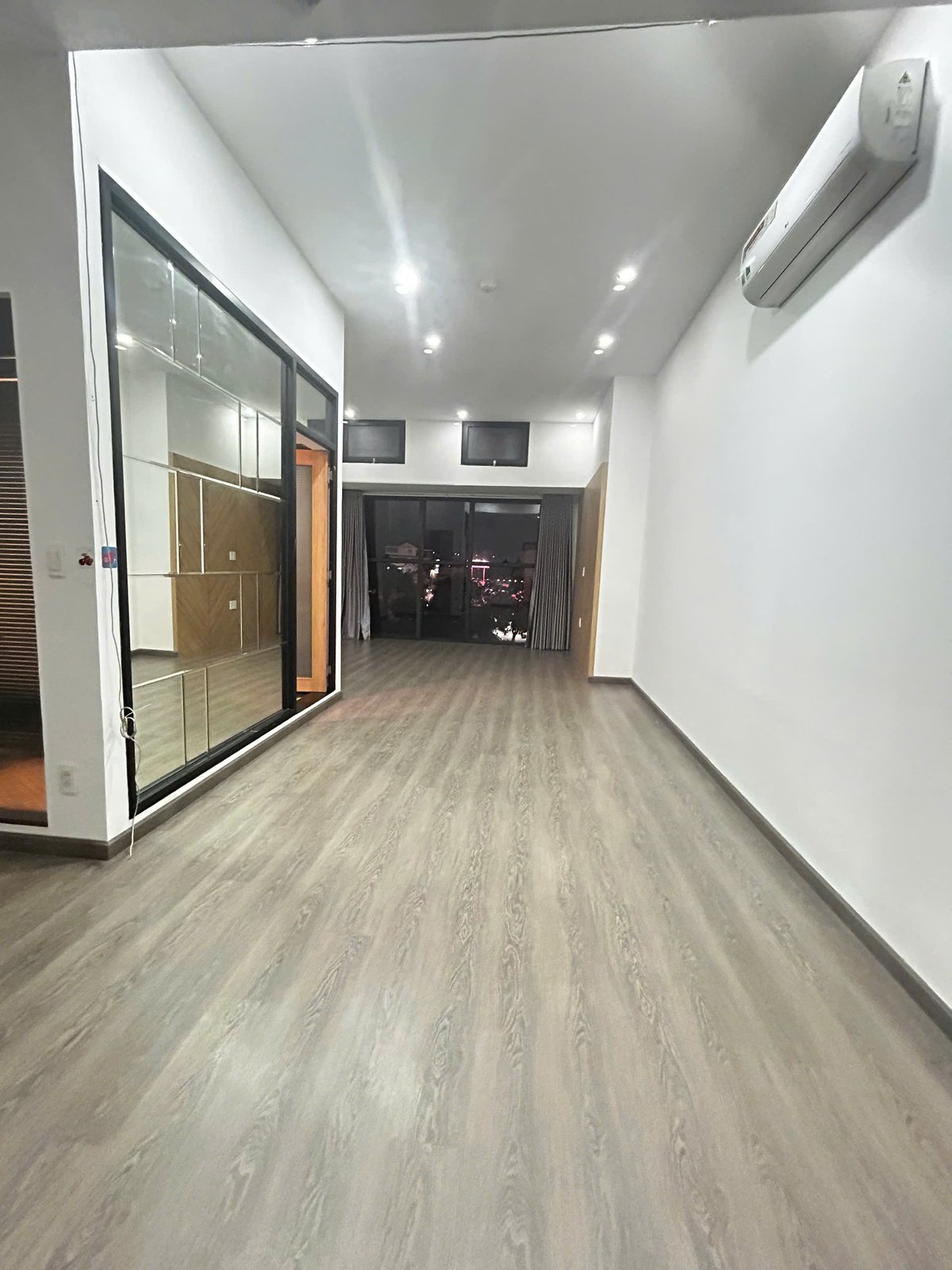 Văn Phòng The Sun Avenue Cho Thuê Nội Thất Cơ Bản GIá Chỉ 10tr/tháng Diện Tích 40m2