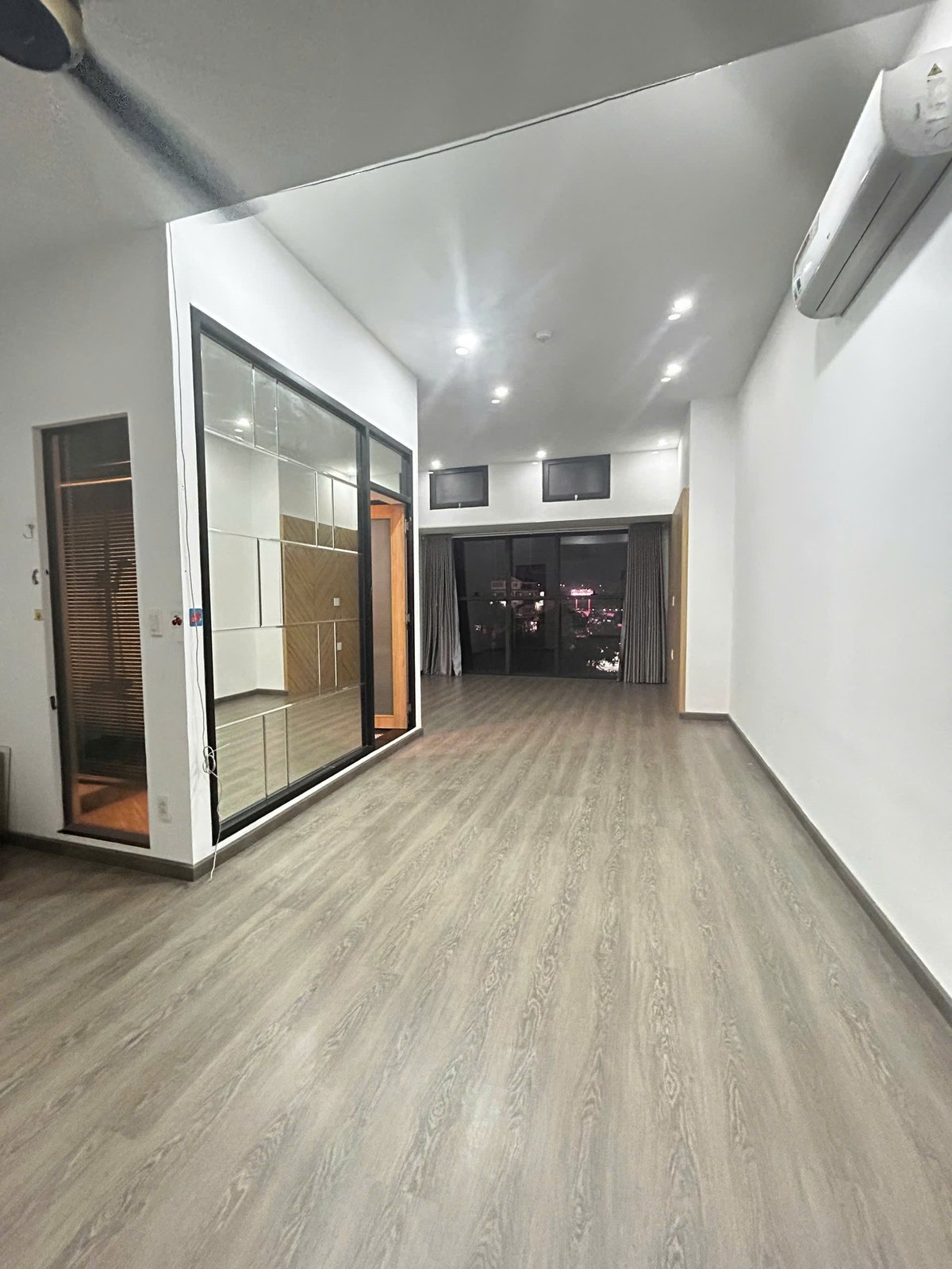 Văn Phòng The Sun Avenue Cho Thuê Nội Thất Cơ Bản GIá Chỉ 10tr/tháng Diện Tích 40m2