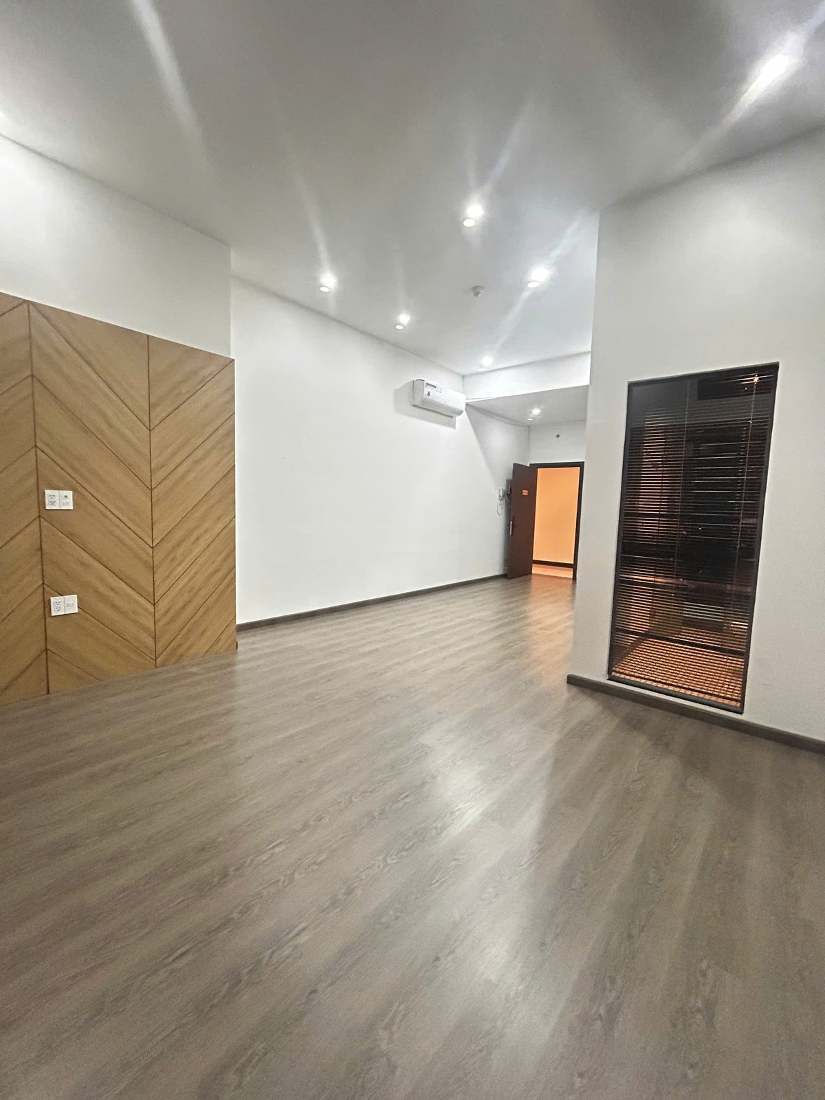 Văn Phòng The Sun Avenue Cho Thuê Nội Thất Cơ Bản GIá Chỉ 10tr/tháng Diện Tích 40m2