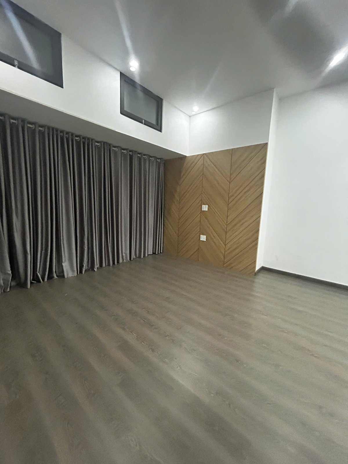 Văn Phòng The Sun Avenue Cho Thuê Nội Thất Cơ Bản GIá Chỉ 10tr/tháng Diện Tích 40m2