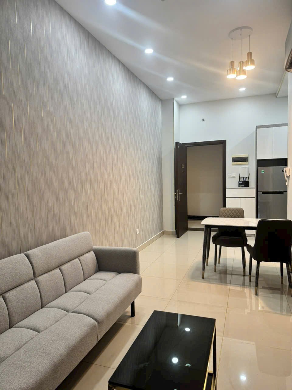 Cho Thuê Căn Hộ Studio The Sun Avenue 40m2 Giá 13.5 Triệu Nội Thất Đầy Đủ