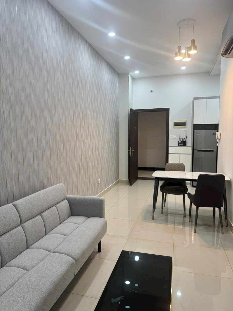 Cho Thuê Căn Hộ Studio The Sun Avenue 40m2 Giá 13.5 Triệu Nội Thất Đầy Đủ