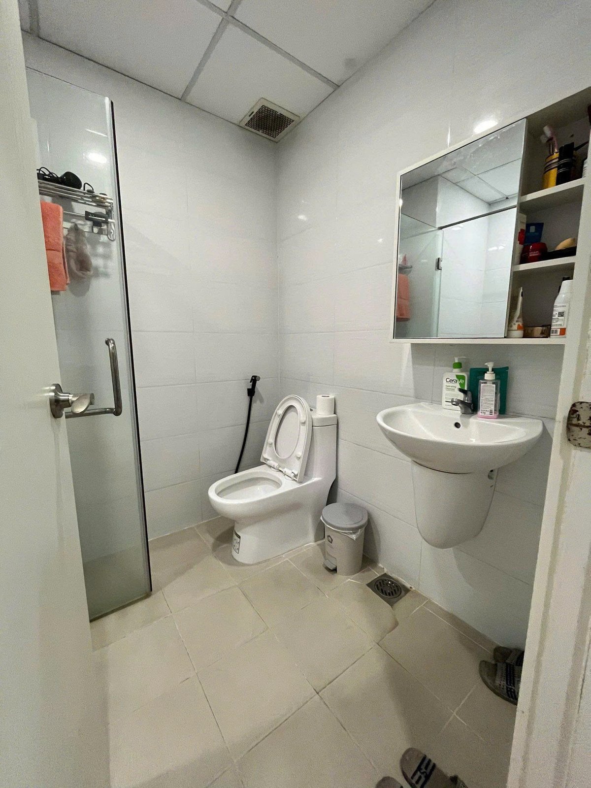 Căn hộ Studio Ngăn Sẵn 1 Phòng Ngủ The Sun Avenue Đầy Đủ Nội Thất Cho Thuê Giá 14Tr