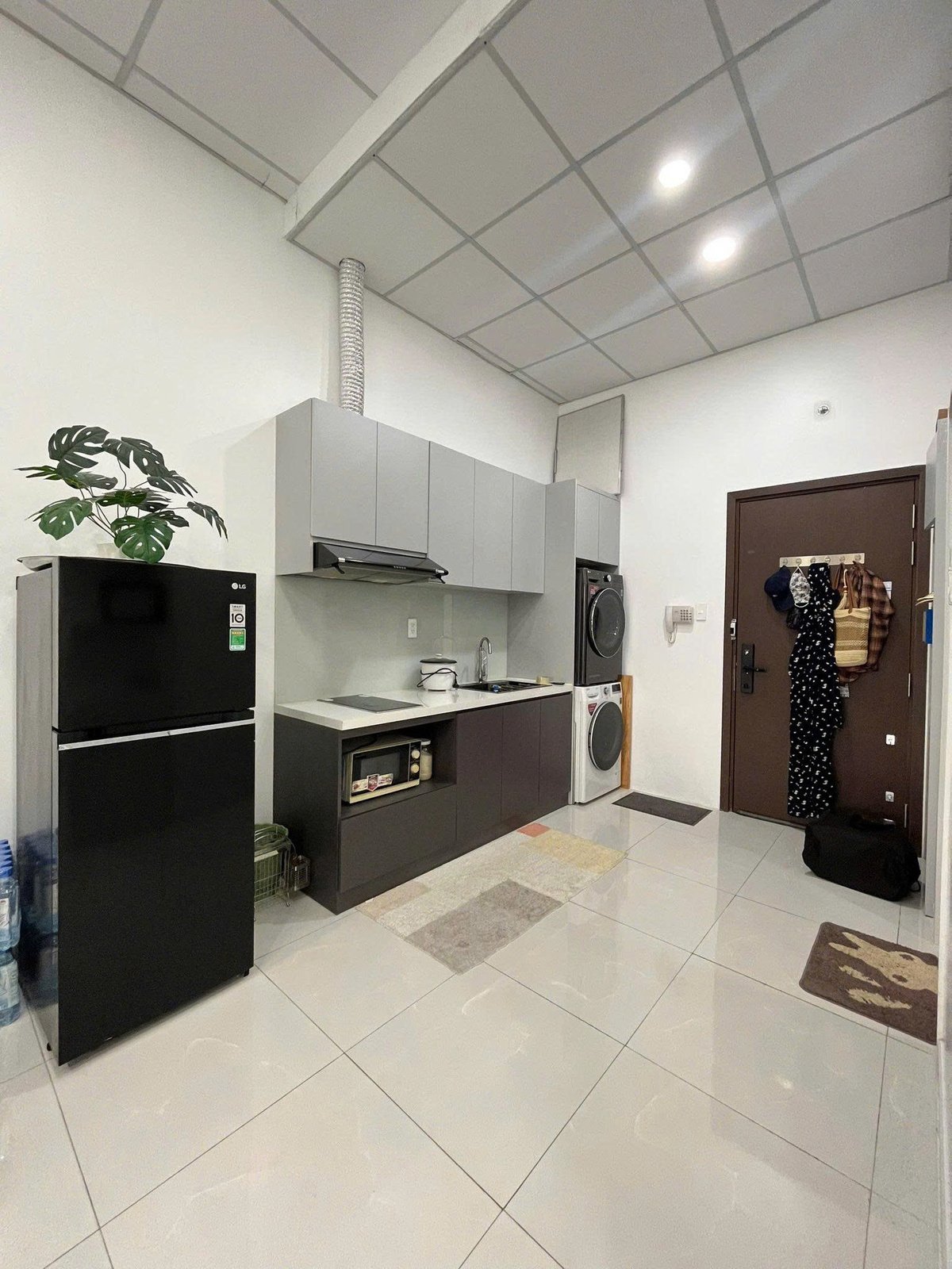 Căn hộ Studio Ngăn Sẵn 1 Phòng Ngủ The Sun Avenue Đầy Đủ Nội Thất Cho Thuê Giá 14Tr