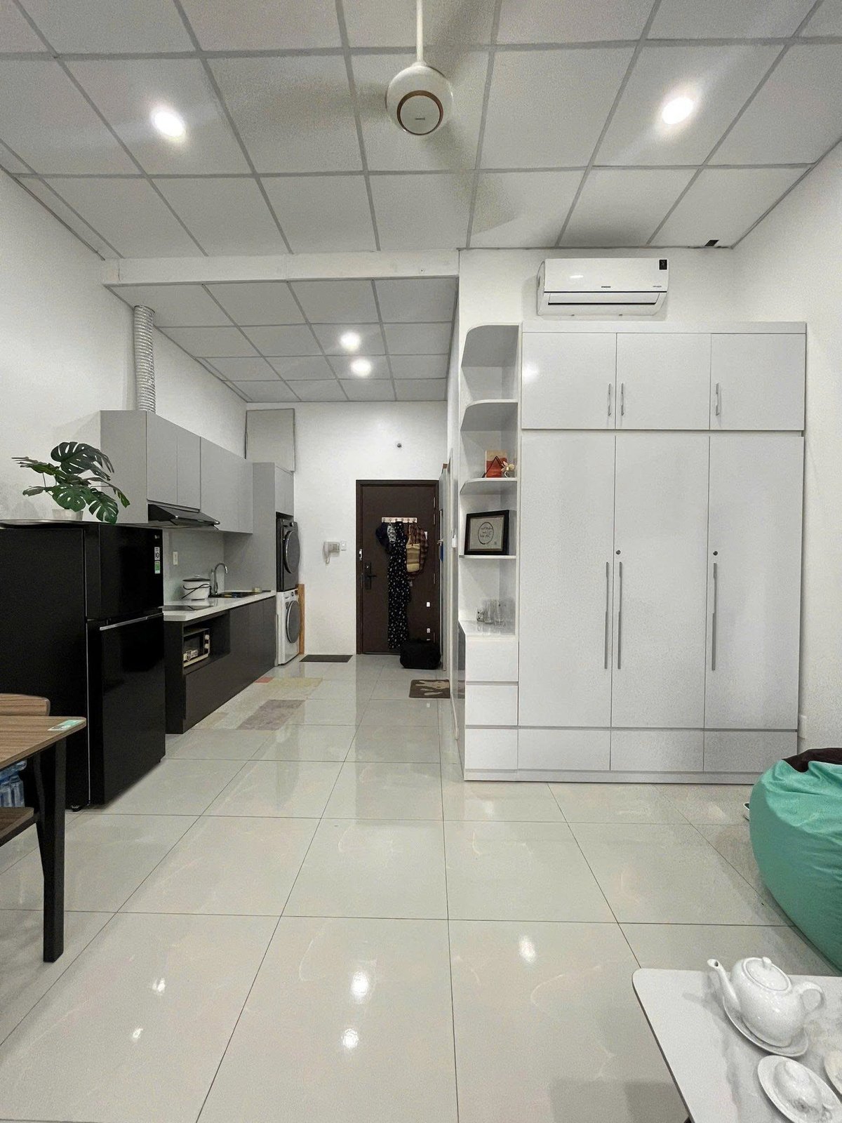 Căn hộ Studio Ngăn Sẵn 1 Phòng Ngủ The Sun Avenue Đầy Đủ Nội Thất Cho Thuê Giá 14Tr