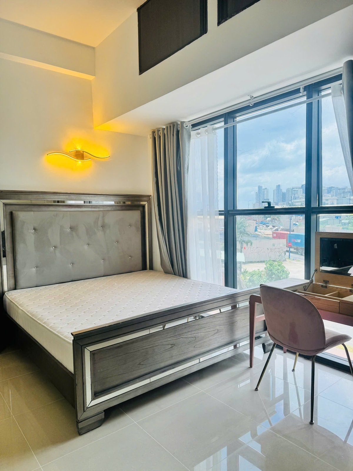 Bán Căn Officetel 2 Phòng Ngủ The Sun Avenue Giá 3,550 Tỷ - 45m2 Nội Thất Đầy Đủ