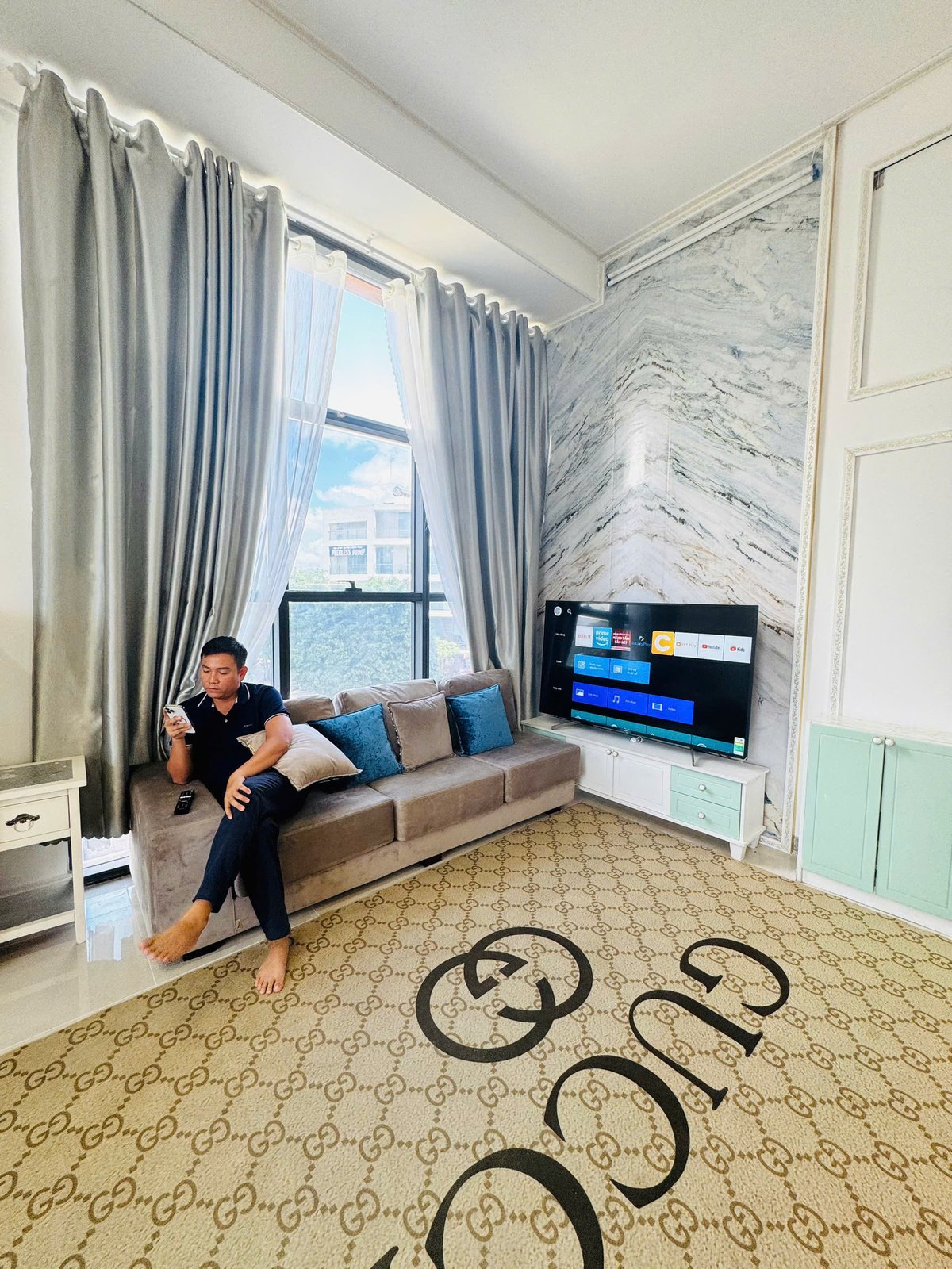 Bán Căn Officetel 2 Phòng Ngủ The Sun Avenue Giá 3,550 Tỷ - 45m2 Nội Thất Đầy Đủ