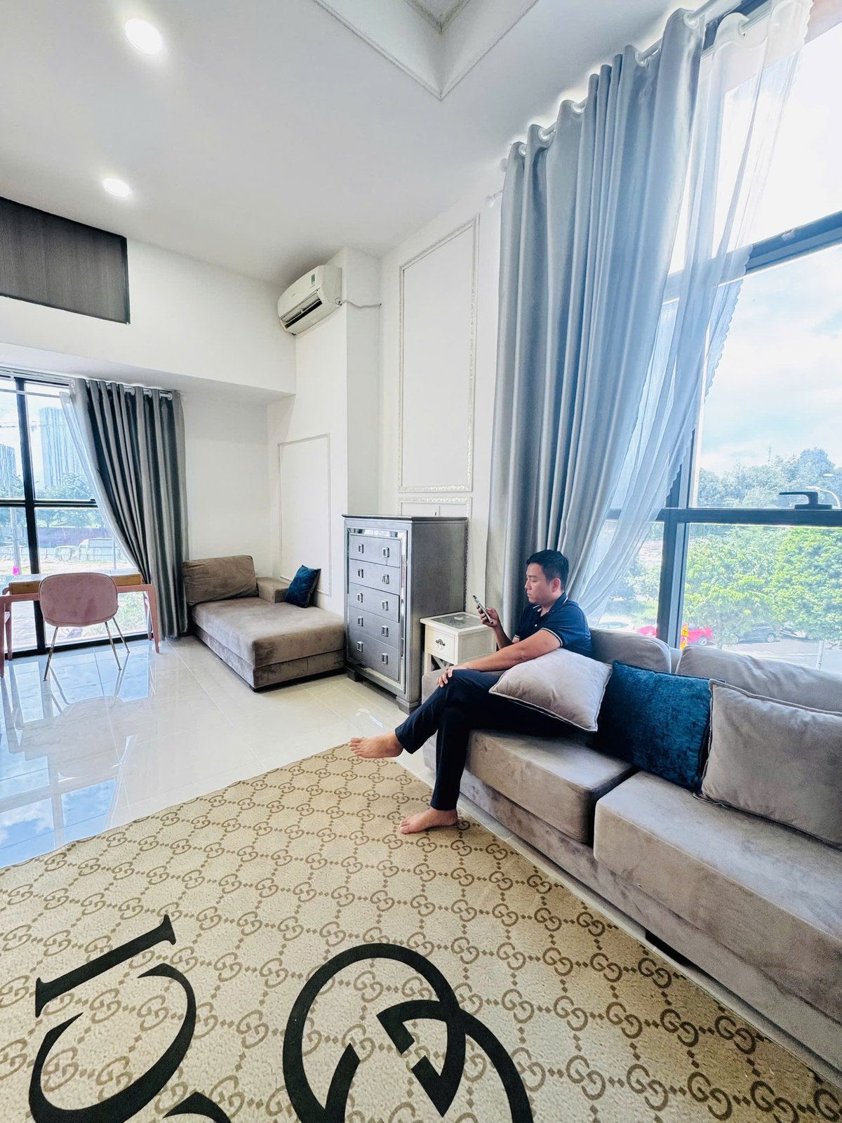 Bán Căn Officetel 2 Phòng Ngủ The Sun Avenue Giá 3,550 Tỷ - 45m2 Nội Thất Đầy Đủ