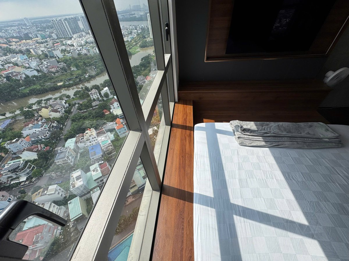 The Sun Avenue Bán Căn Hộ 2 Phòng Ngủ Diện Tích Lớn 96m2 View Sông Thoáng Mát Nội Thất Cao Cấp