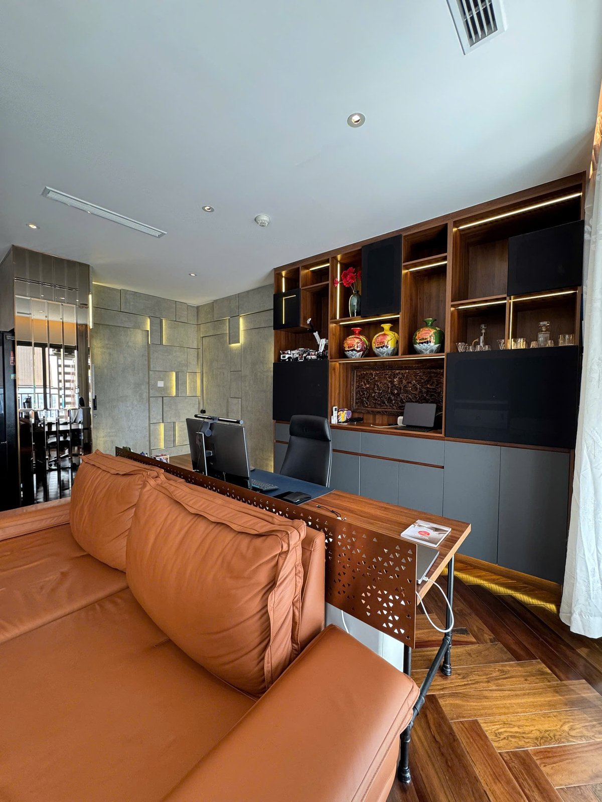 The Sun Avenue Bán Căn Hộ 2 Phòng Ngủ Diện Tích Lớn 96m2 View Sông Thoáng Mát Nội Thất Cao Cấp