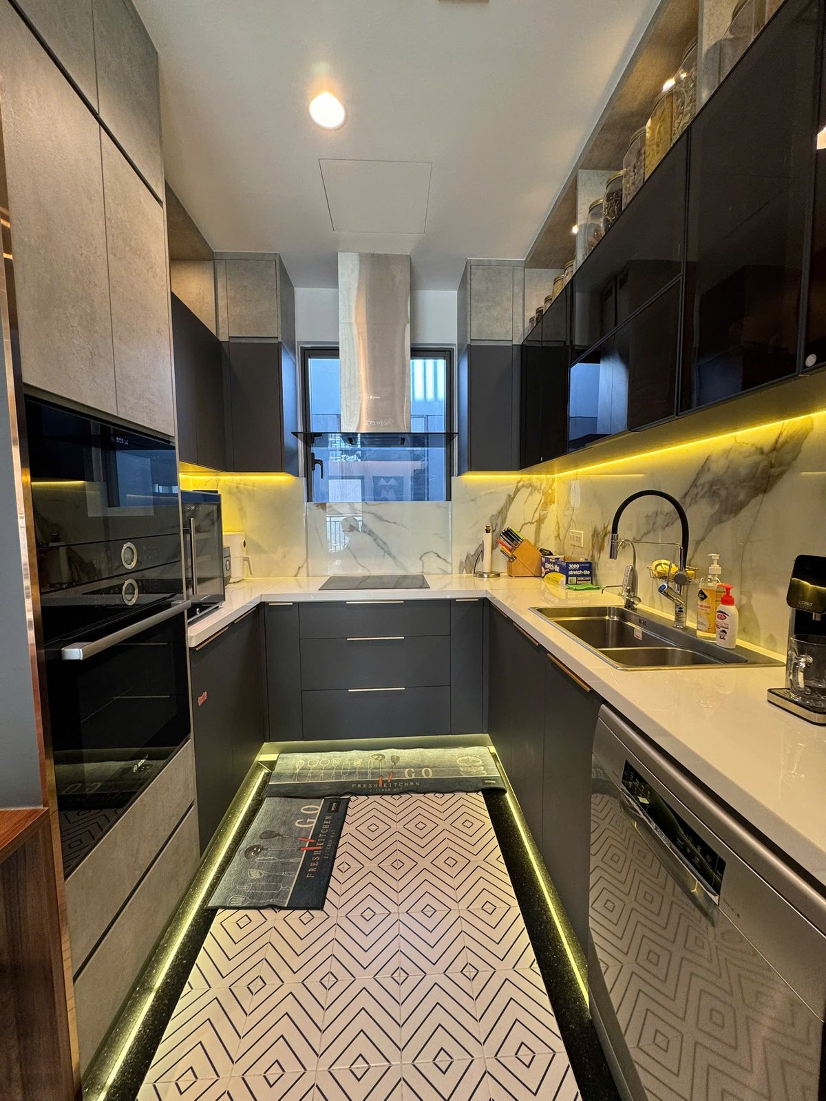 The Sun Avenue Bán Căn Hộ 2 Phòng Ngủ Diện Tích Lớn 96m2 View Sông Thoáng Mát Nội Thất Cao Cấp