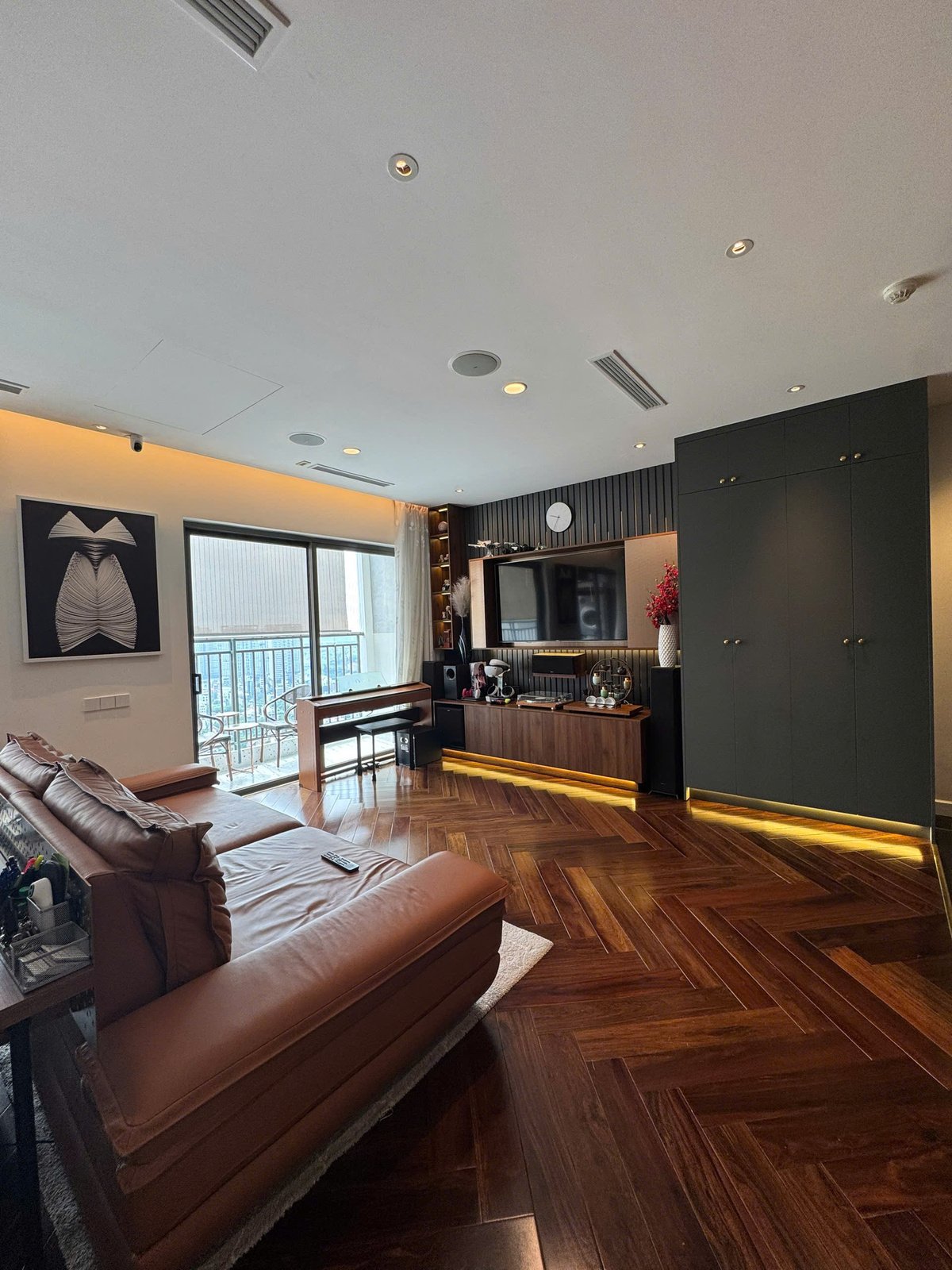 The Sun Avenue Bán Căn Hộ 2 Phòng Ngủ Diện Tích Lớn 96m2 View Sông Thoáng Mát Nội Thất Cao Cấp