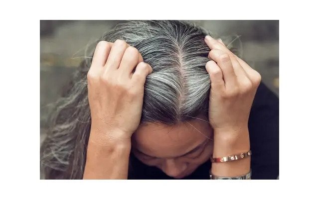 Tóc Bạc Sớm / Tóc Xỉn Màu – Nguyên Nhân, Hậu Quả & Giải Pháp Hỗ Trợ Bằng Hồng Ngoại Xa