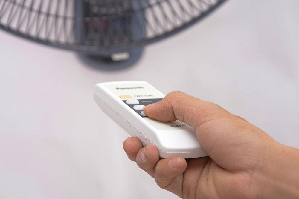 quạt treo tường panasonic f409mb