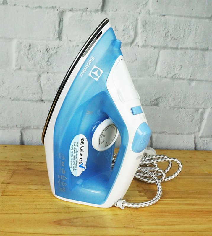 bàn ủi hơi nước electrolux esi4017 - xanh lam