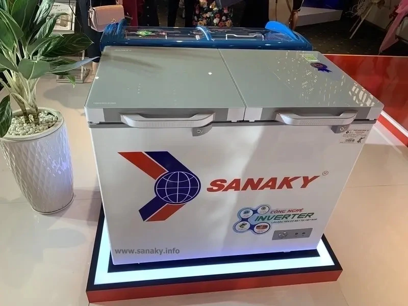 tủ đông mặt kính cường lực sanaky 280 lít vh-2899w4k
