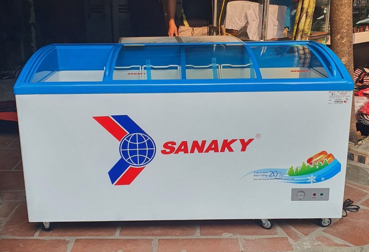 tủ đông sanaky vh-6899k mặt kính cong 680 lít
