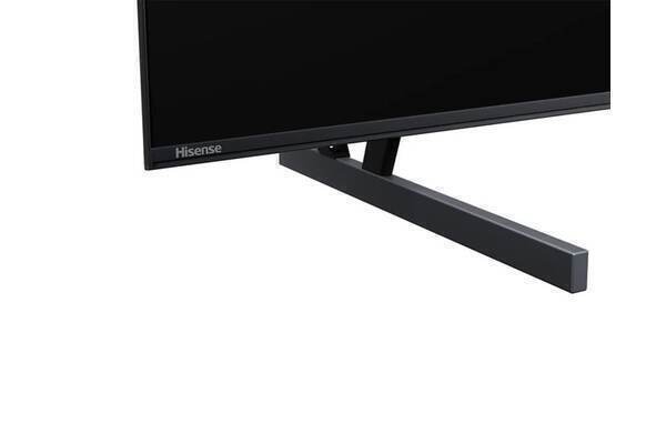 chân đế kim loại của smart tivi hisense 55u6q