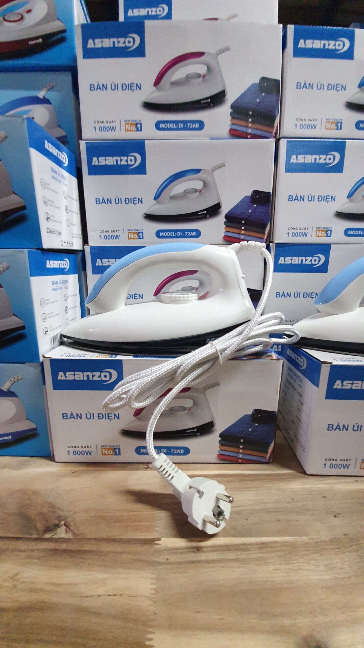 bàn ủi asanzo di-72ab cùng hộp sản phẩm chính hãng