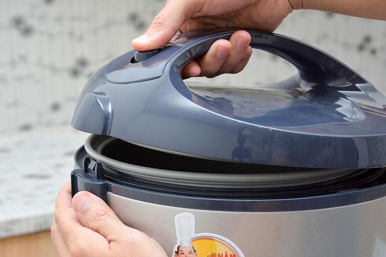 nồi cơm điện sharp 2.2 lít ks-r231stv