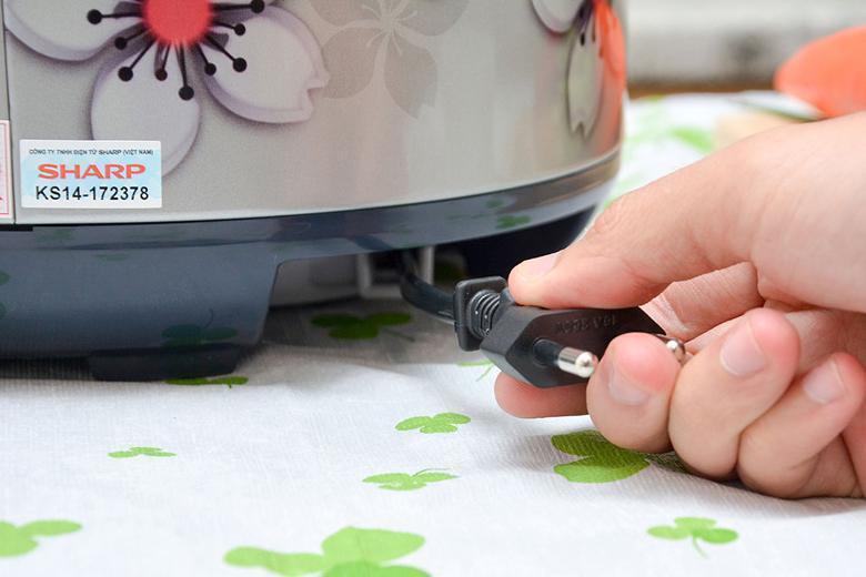 nồi cơm điện sharp 2.2 lít ks-r231stv