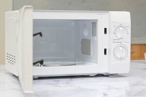Lò vi sóng Midea MMO-20KE1 20 lít