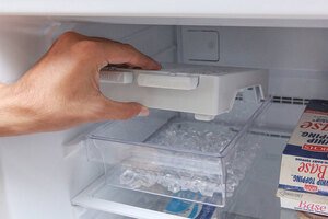 Tủ lạnh Mitsubishi Electric MR-FV24J-BR-V 204L