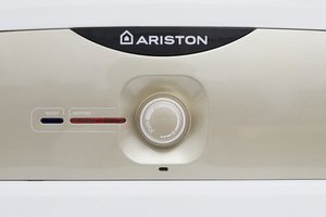 Máy nước nóng Ariston Sl30ST 2.5 FE-MT 30 lít