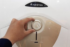 Máy nước nóng Ariston AN 30 RS MT 30 lít
